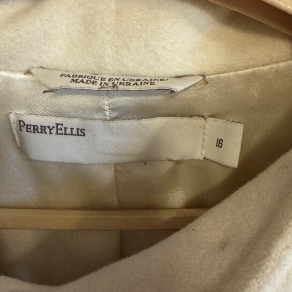 White Perry Ellis winter coat - Picture 2 of 6